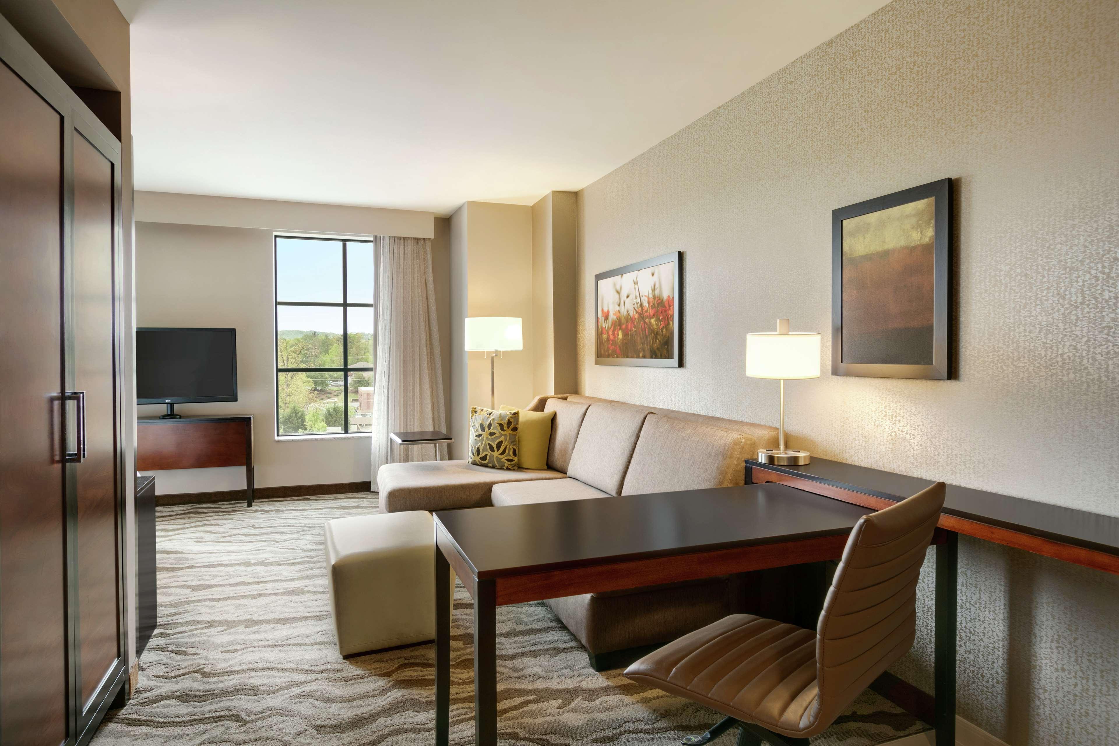 Embassy Hamilton Place 4*