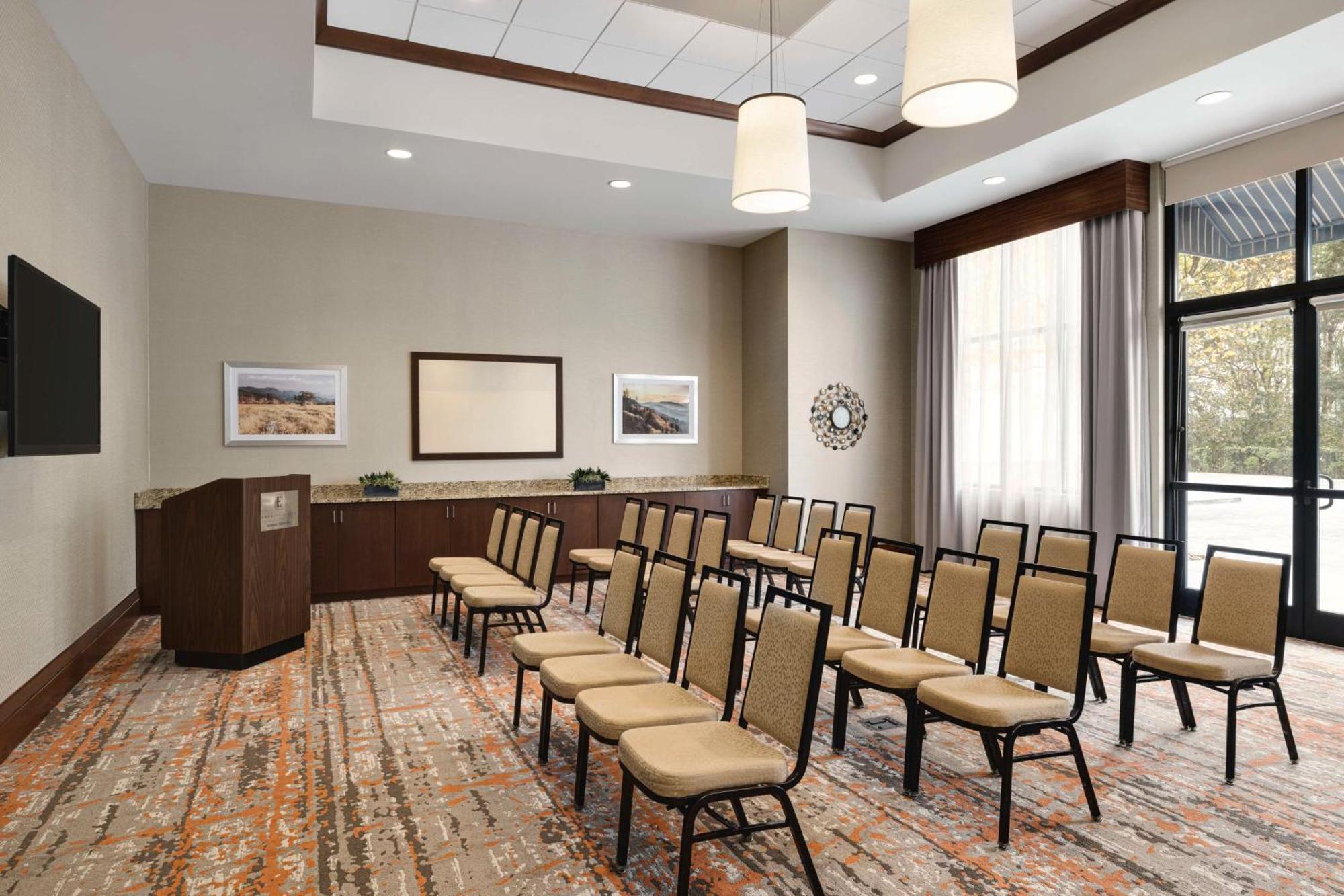Embassy Hamilton Place 4*