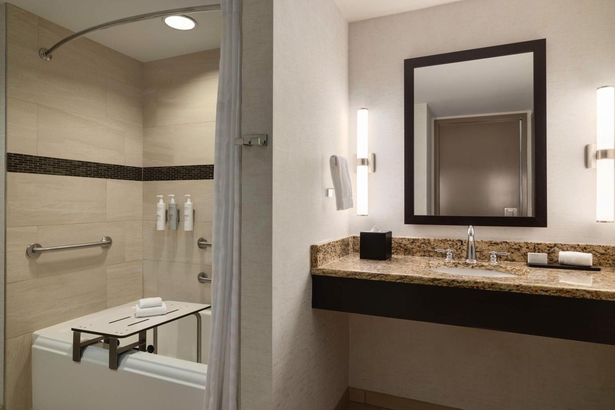 Hotel Embassy Hamilton Place 4*