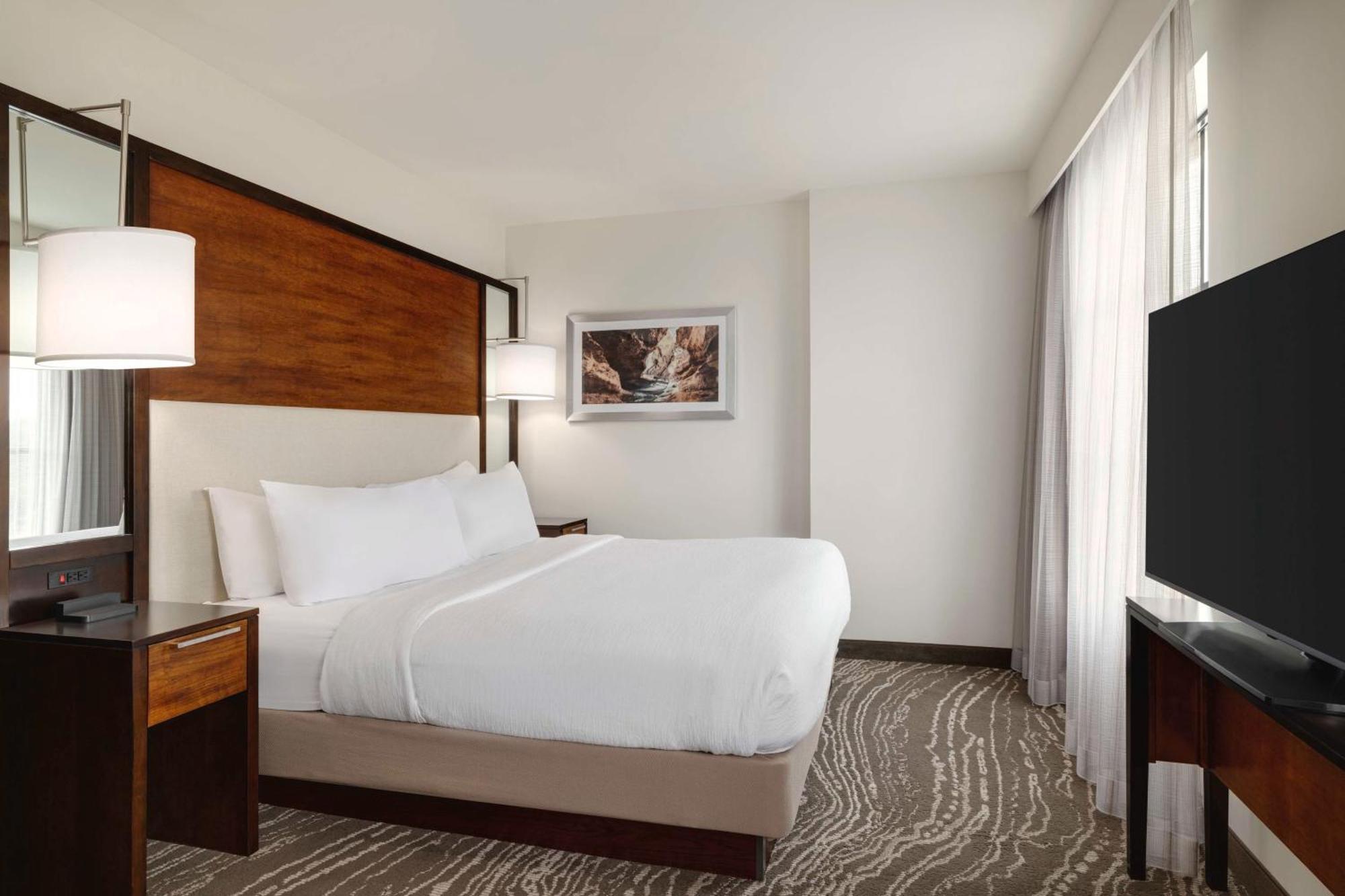 Embassy Hamilton Place 4*
